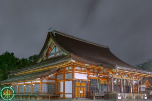 深夜の八坂神社　京都府京都市東山区祇園町北側にある神社。